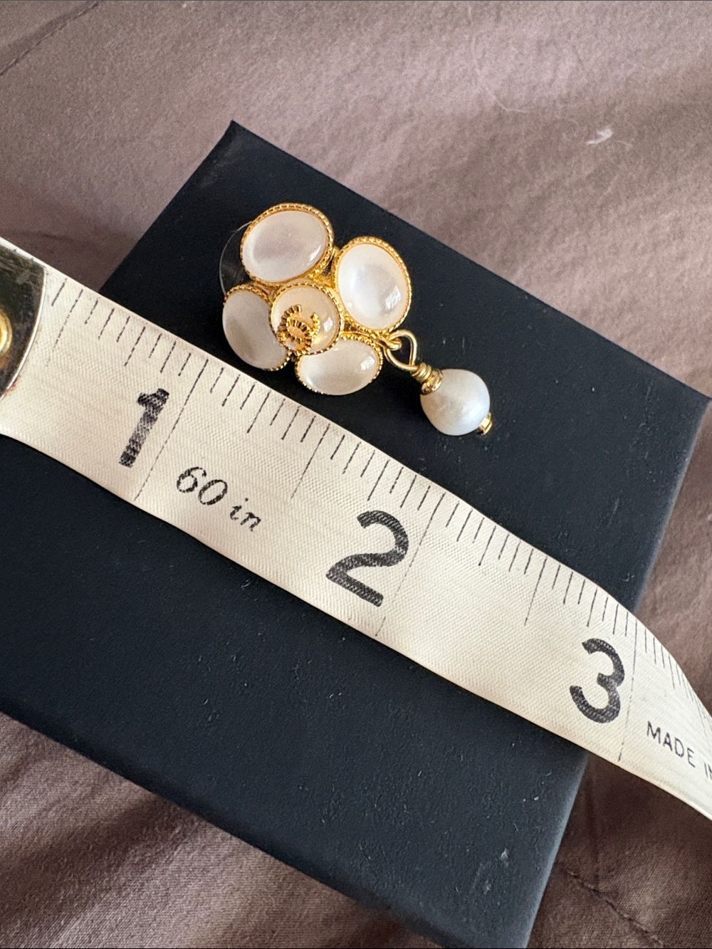 CHANEL Gold and White Mother-of-Pearl Floral Drop Earrings with Pearl Teardrops - Picture 6 of 9